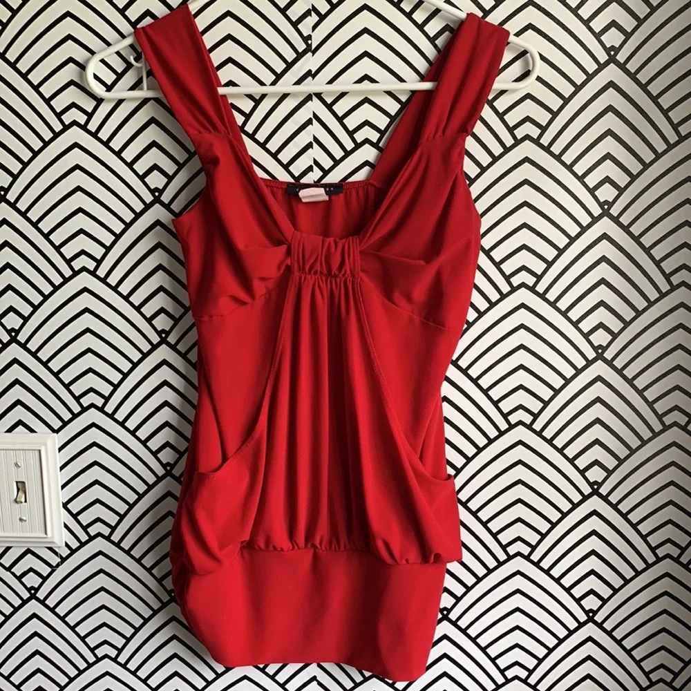 Red shirt tank top y2k runched gathered stretch flattery 2000s style - Picture 4 of 4